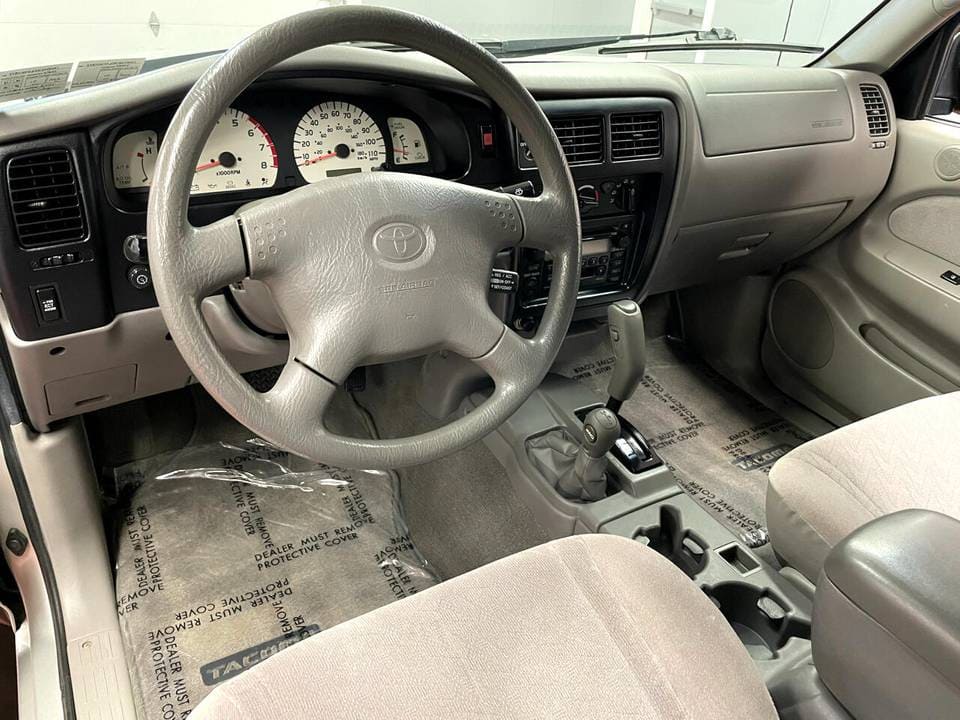 Tacoma 2004 interior