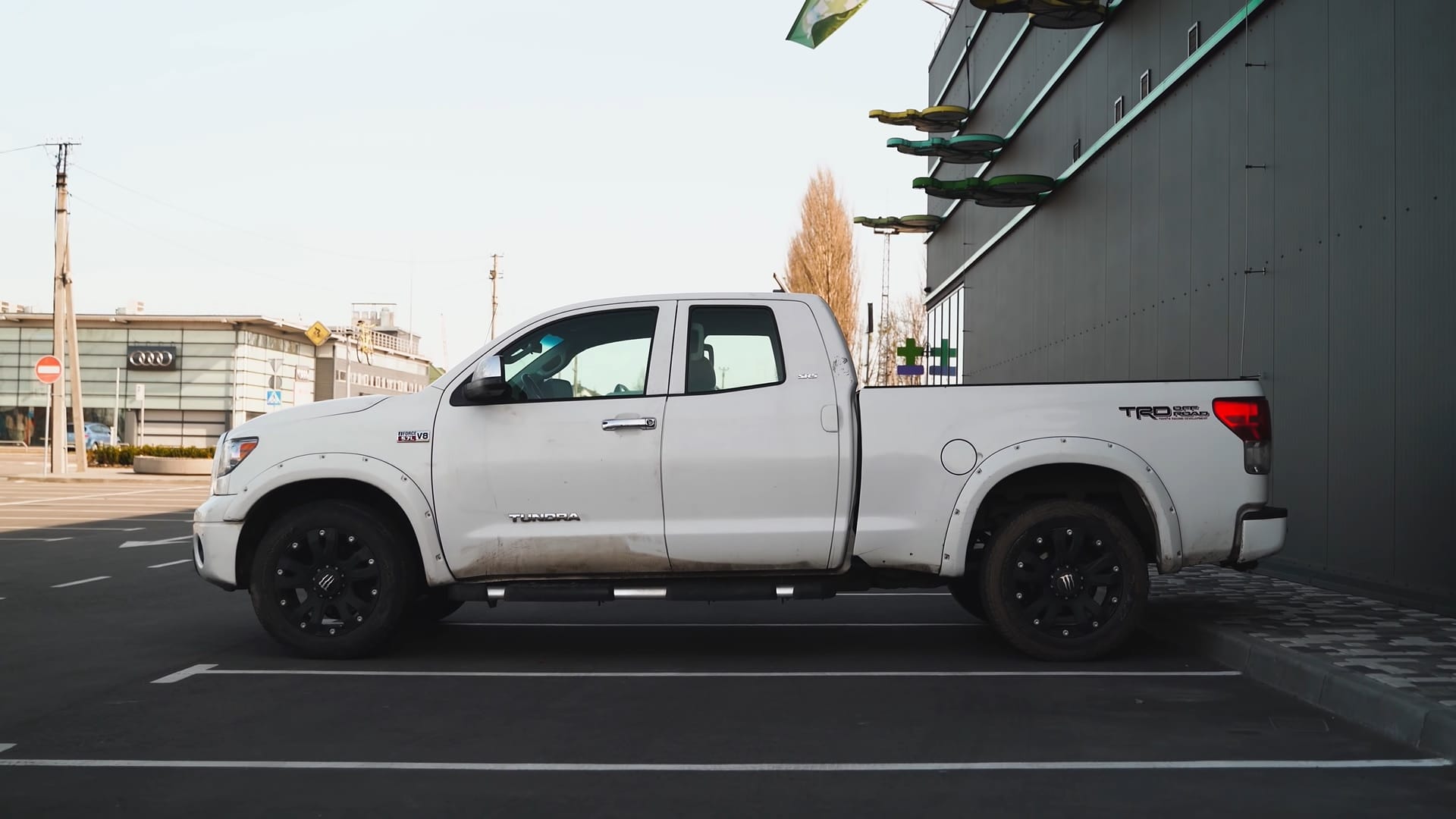 toyota tundra white